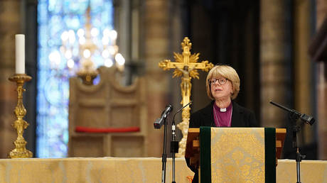 Sarah Mullally delivers an address in the Quire of Canterbury Cathedral in Kent on October 3, 2025.