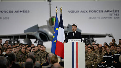 Emmanuel Macron delivers a speech as he visits the Istres military air force base, southern France, January 15, 2026 © AP / Philippe Magoni