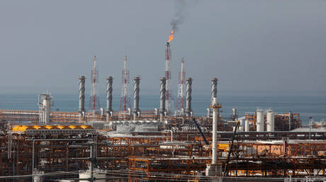 A partially constructed gas refinery at the South Pars gas field is seen on the northern coast of the Persian Gulf in Asalouyeh, Iran, January 22, 2014