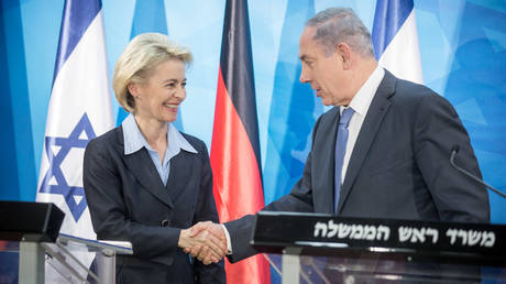 FILE PHOTO: Israeli Prime Minister Benjamin Netanyahu and then German Defense Minister Ursula von der Leyen in Jerusalem, Israel, 12 May 2015