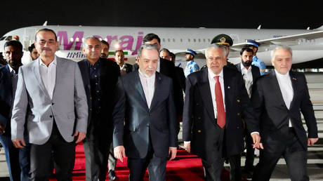 Iranian Foreign Minister Abbas Araghchi is welcomed by Pakistani Foreign Minister Muhammad Ishaq Dar in Islamabad on April 24, 2026