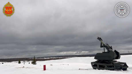 Test footage of the Kurier robotic ground platform equipped with the Bagulnik-82 mortar module.