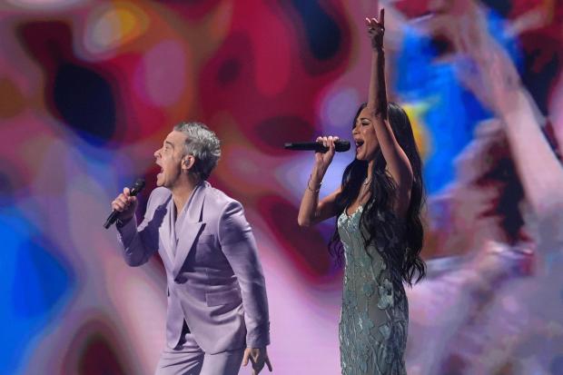 Singer Robbie Williams and singer and actor Nicole Scherzinger perform 