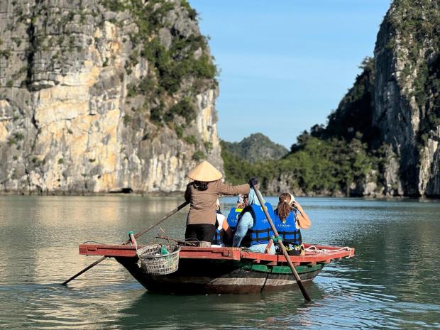 Exploring Bai Tu Long Bay, a less crowded alternative to Vietnam's popular Ha Long Bay. (Lori Rackl/Lori Rackl/TNS)