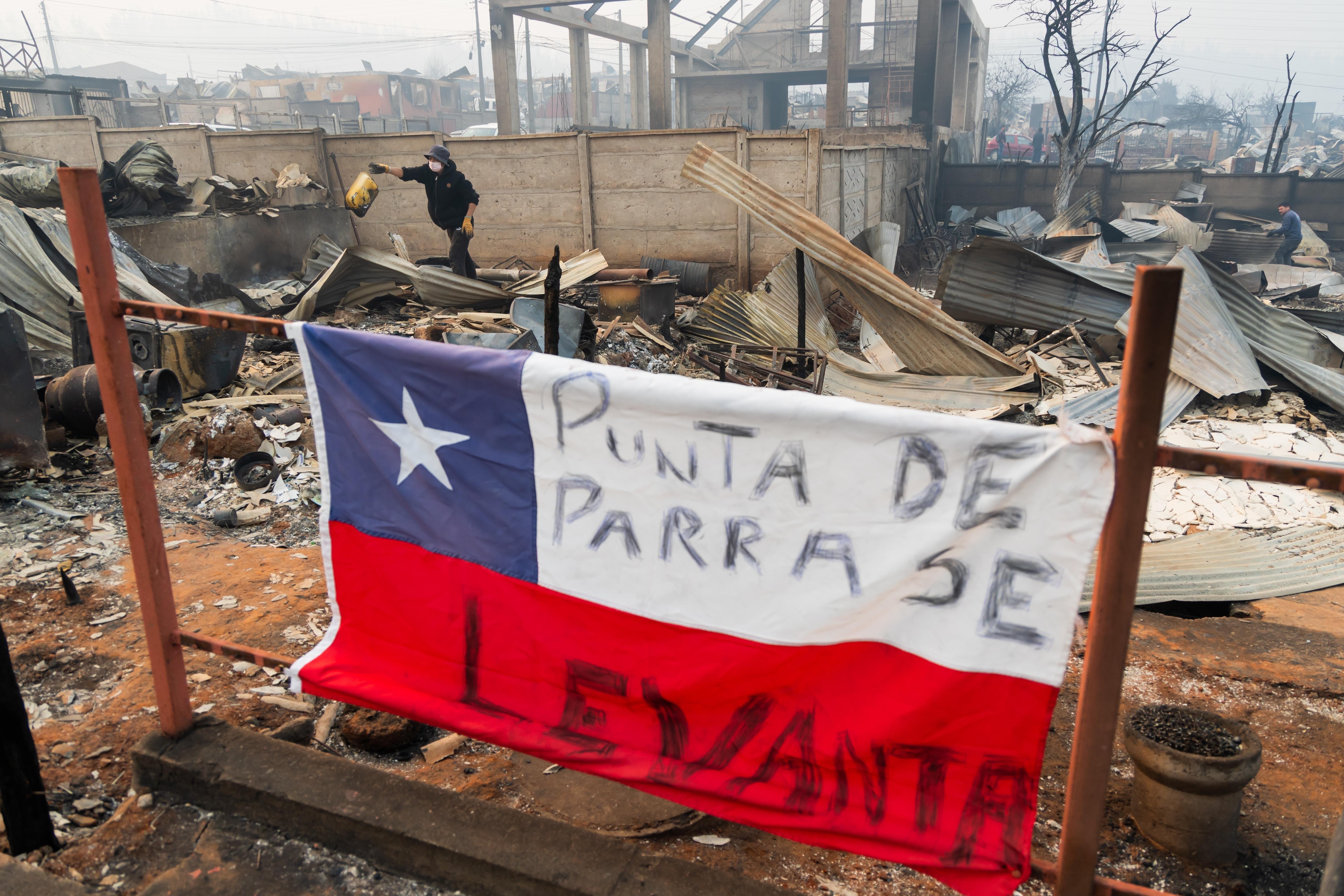 A Chilean flag is covered by the Spanish message: “Punta...
