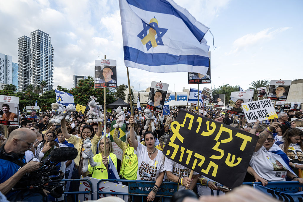 Israelis gather at Hostages Square