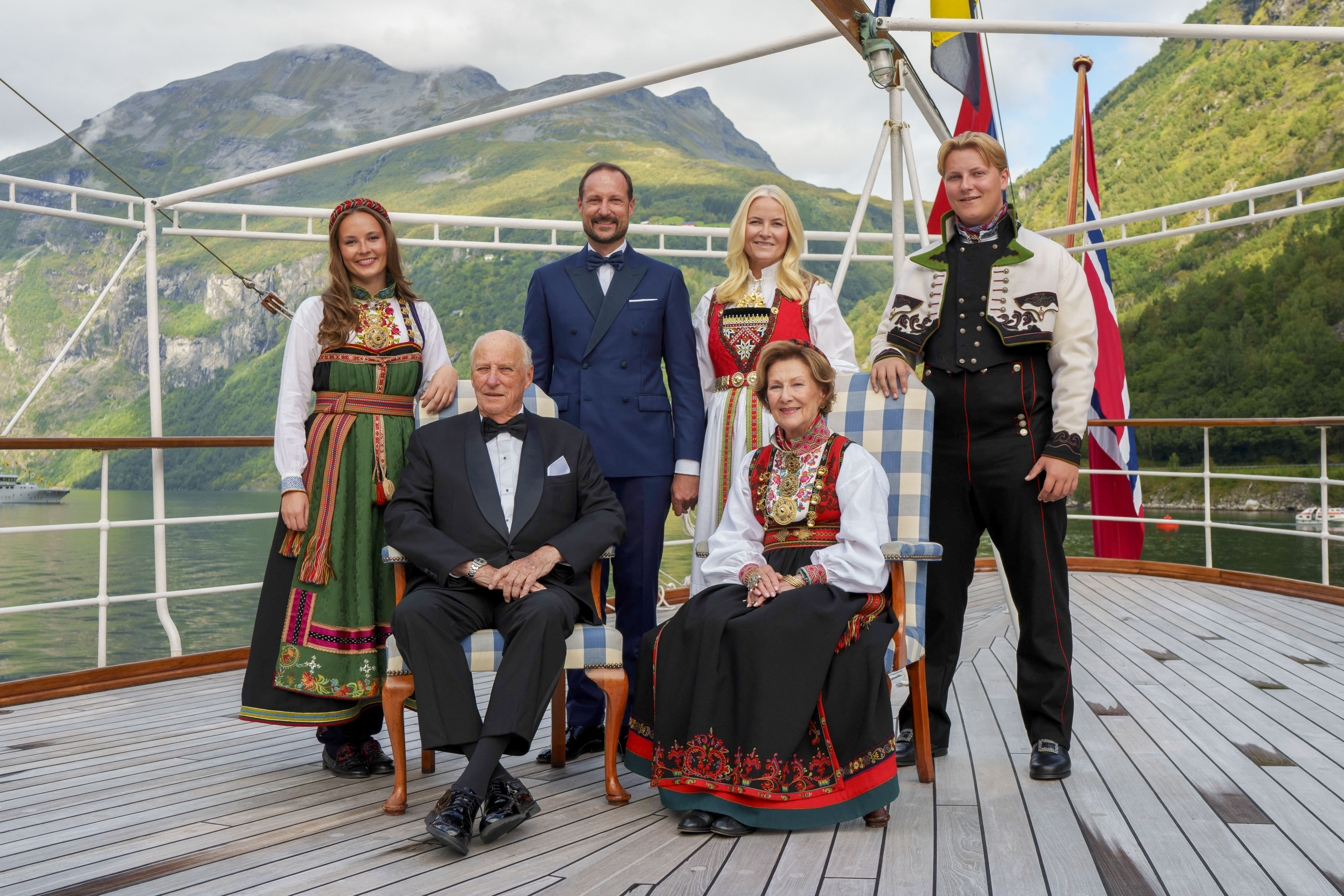 Group photo of the Norwegian royal family on a ship's deck.