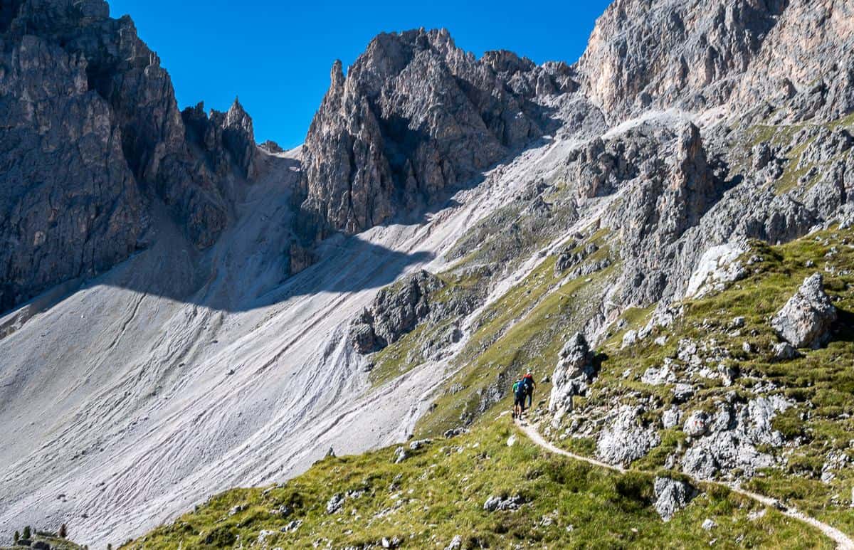 Looking up to the Focella de la Roa saddle
