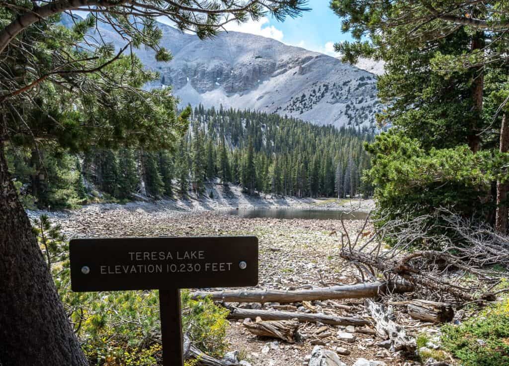 Good signage on the Alpine Lakes Loop