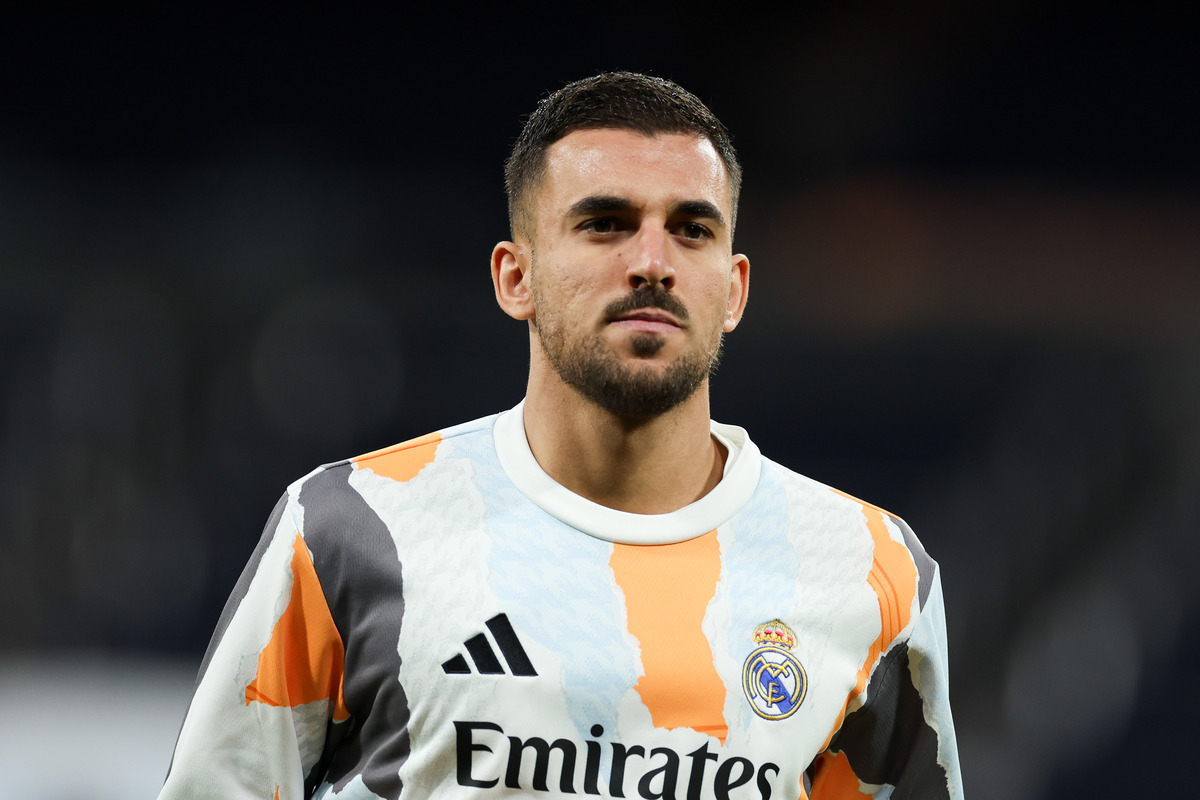 Dani Ceballos warming up