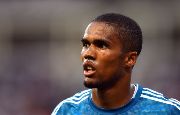 Douglas Costa looking on