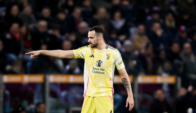 Federico Gatti giving instructions to Juventus teammates