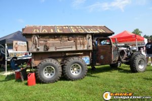 white-trash-white-walls-2025-40