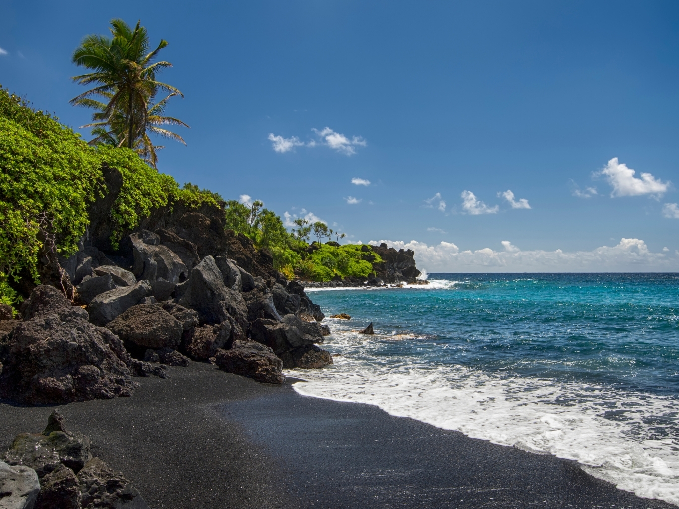 Waianapanapa Black Sand Beach | Road To Hana