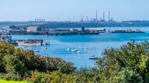 A new green hydrogen production facility is set to be built in Milford Haven, Wales, marking a significant development for the UK’s emerging low-carbon hydrogen sector.