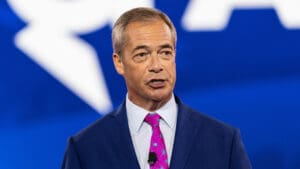 Nigel Farage has invested £215,000 in a cryptocurrency business chaired by former UK chancellor Kwasi Kwarteng, underscoring the growing overlap between politics and the digital asset sector.